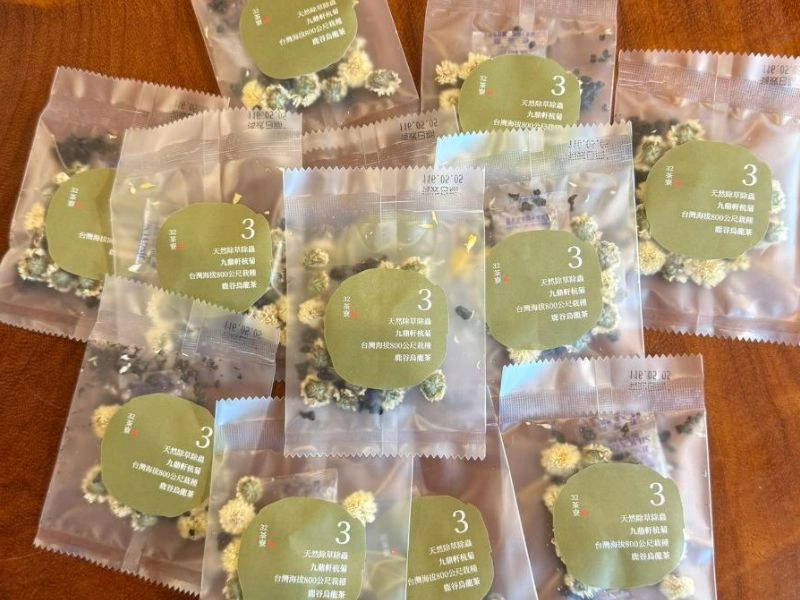  九鼎軒菊花.茶葉系列(菊花・鹿谷烏龍茶) 48元